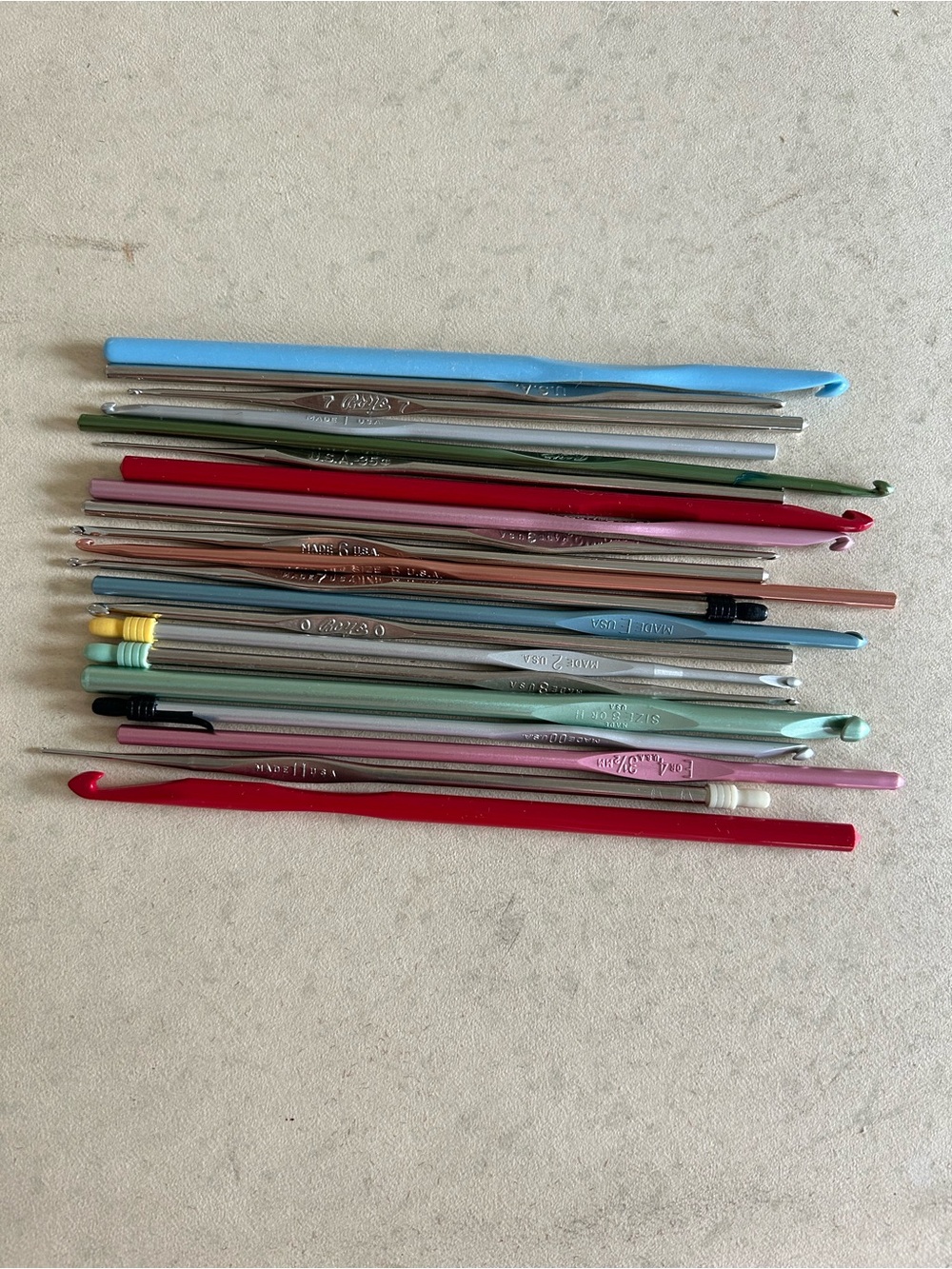 21 Assorted Crochet Hooks Multicolor